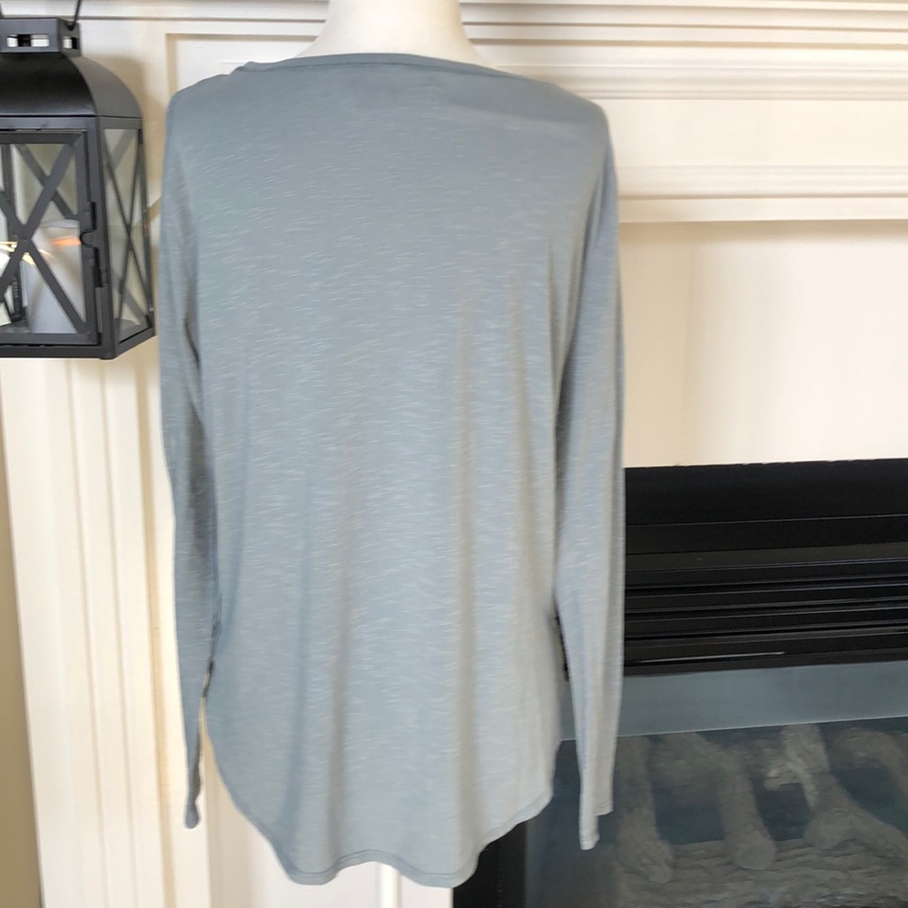 🌺Abercrombie & Fitch crew neck, long sleeve tee🌺 - Picture 7 of 9